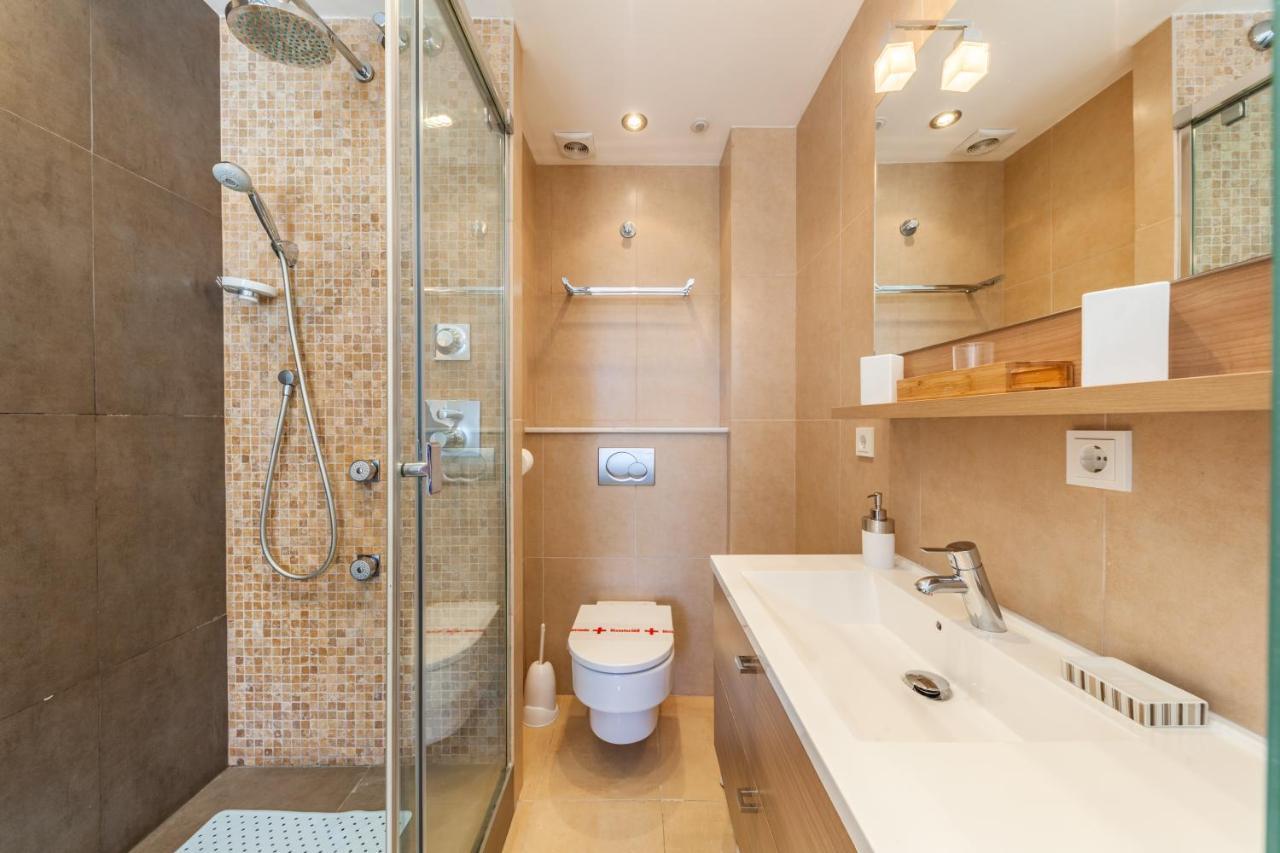 Seafront Iru Apartment